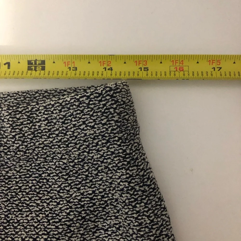 St. John Collection Navy And White Knit Women’s Size 8 Pencil Skirt
